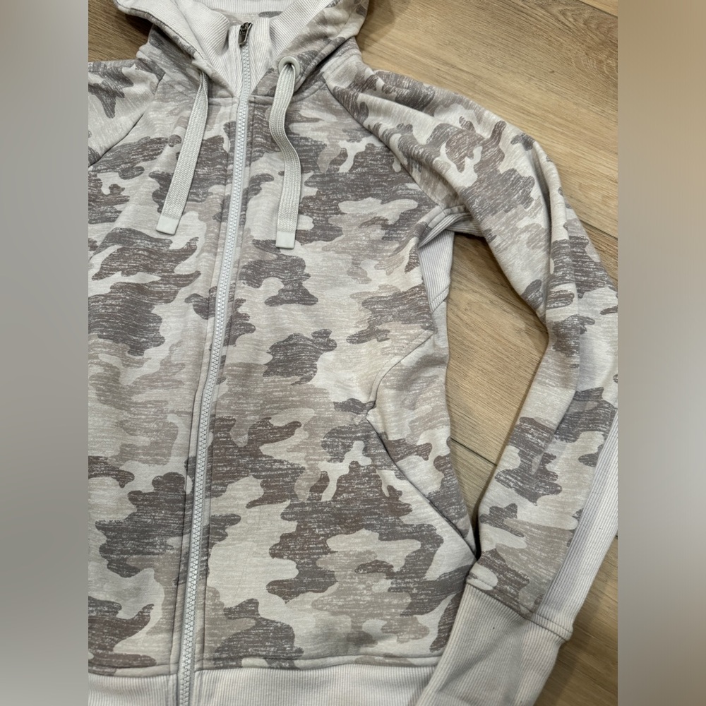 Athleta Triumph Hoodie, size small, grey and white camo, EUC - Picture 7 of 8